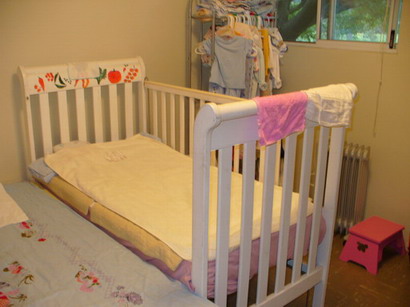 baby crib.JPG