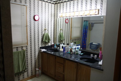 Bath room_1.JPG