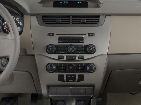 ford_08focussedan_instrumentpanel.jpg