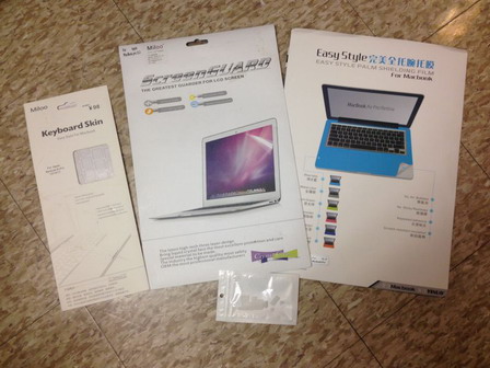 1. 全新苹果电脑MacBook Pro 13.3'' 屏幕贴膜，托腕托膜(银色)，键盘膜(透明)，防尘塞：4件套共10刀 ...  ...