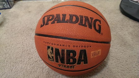 5. Spalding 戶外籃球 